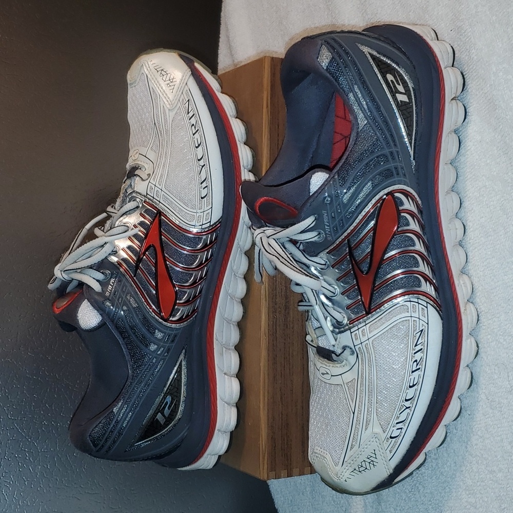 BROOKS Mens Size 9.5 Glycerin 12 Gray White Running Athletic Sneaker Run